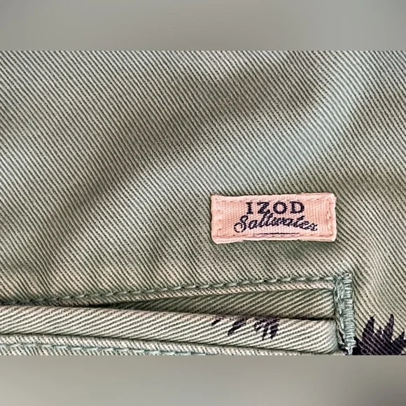 IZOD Men's Green Pineapple Print Shorts - Picture 6 of 8